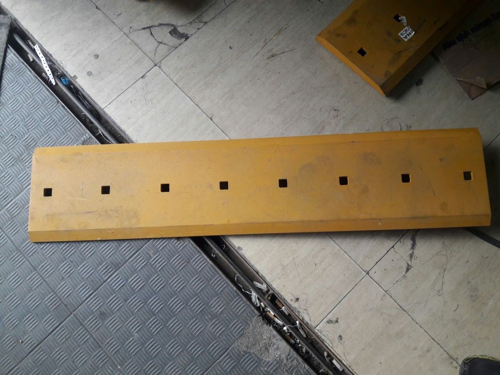CARI / JUAL / DISTRIBUTOR CUTTING EDGE 6, 8 LOBANG UNTUK KOMATSU PC 200,PC300,PC400